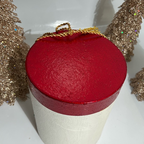 Embellished Gift Box wi Christmas Tree & Gold Metallic Cord
Large - Picture 5 of 10